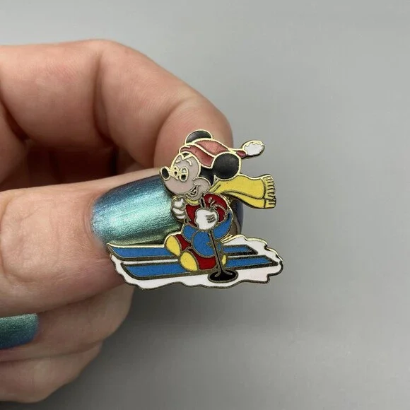 Vintage Walt Disney Productions Mickey Mouse Skiing Pin 27mm Enamel Multicolor - Picture 2 of 12